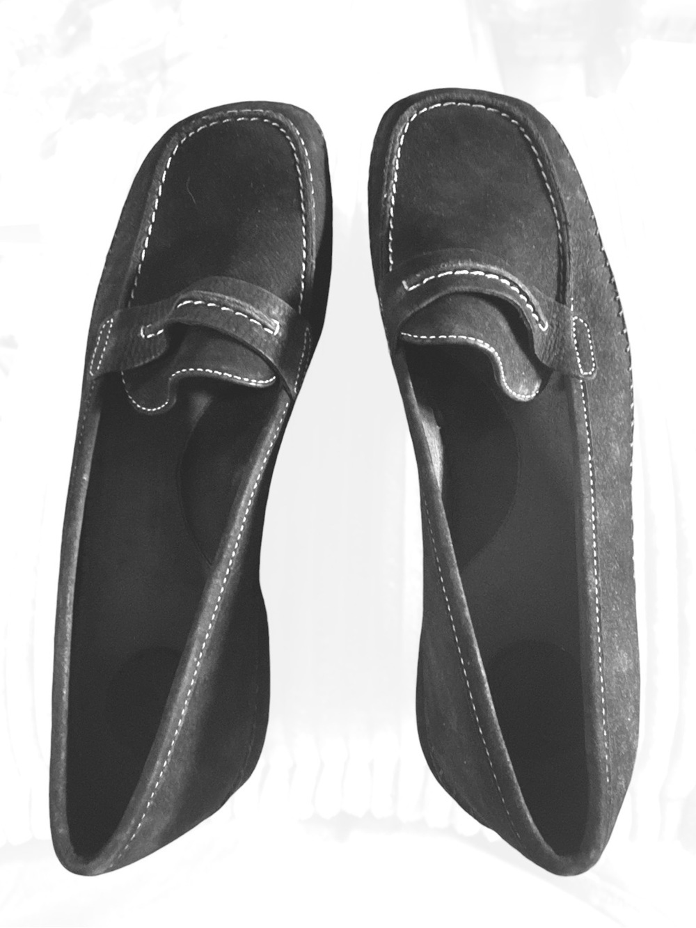 “Nurture” Size 8M Black Suede Shoes with White Stitching Like New - see pics!